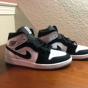 Size 9.5 - 2022 Jordan 1 Mid SE Diamond White and Back Pre-owned but new